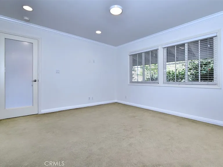 15344 Greenleaf St — Photo 18