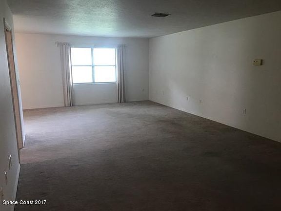 3rd image of 1768 Country Club Dr
