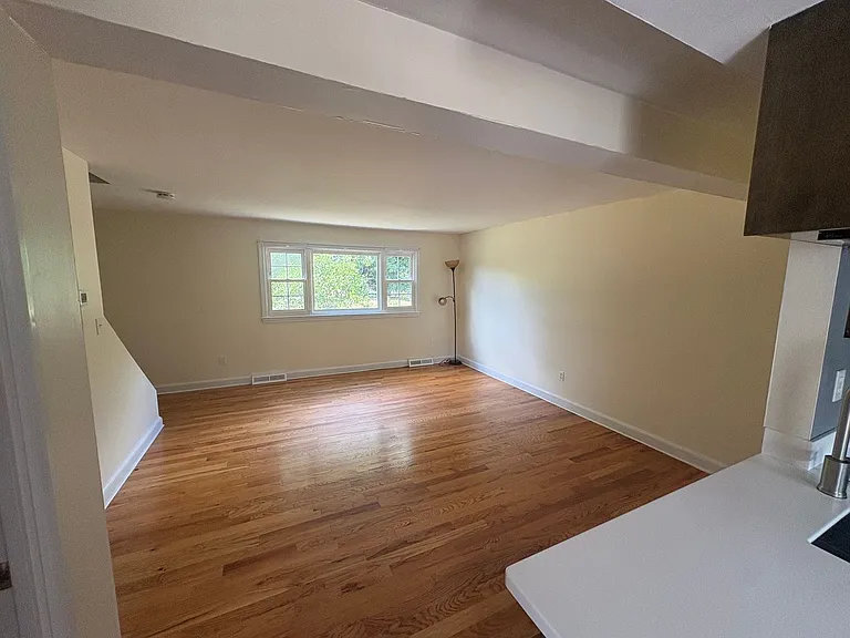 19 Hemlock Cir — Photo 2