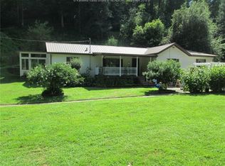 633 Barren Creek Rd, Clendenin, WV 25045