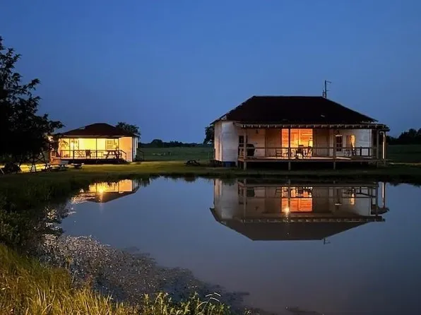 2810 W Old Lockhart Rd, Muldoon, TX 78949