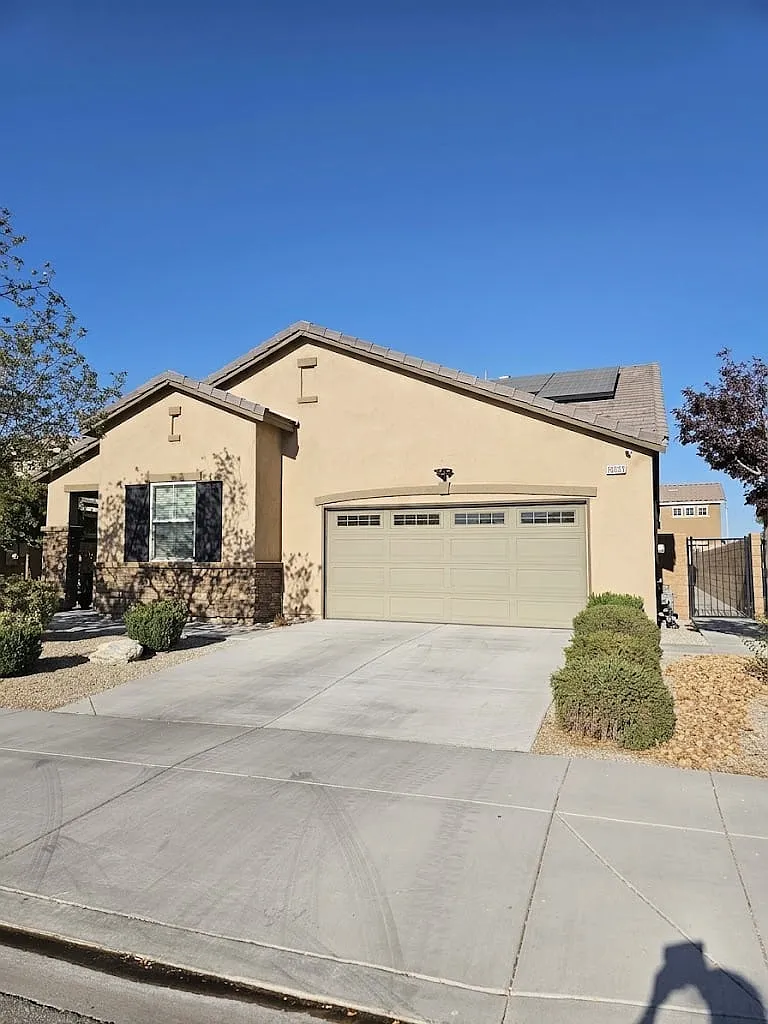 3 bed, 1835 sqft, $2,800 — Photo 1