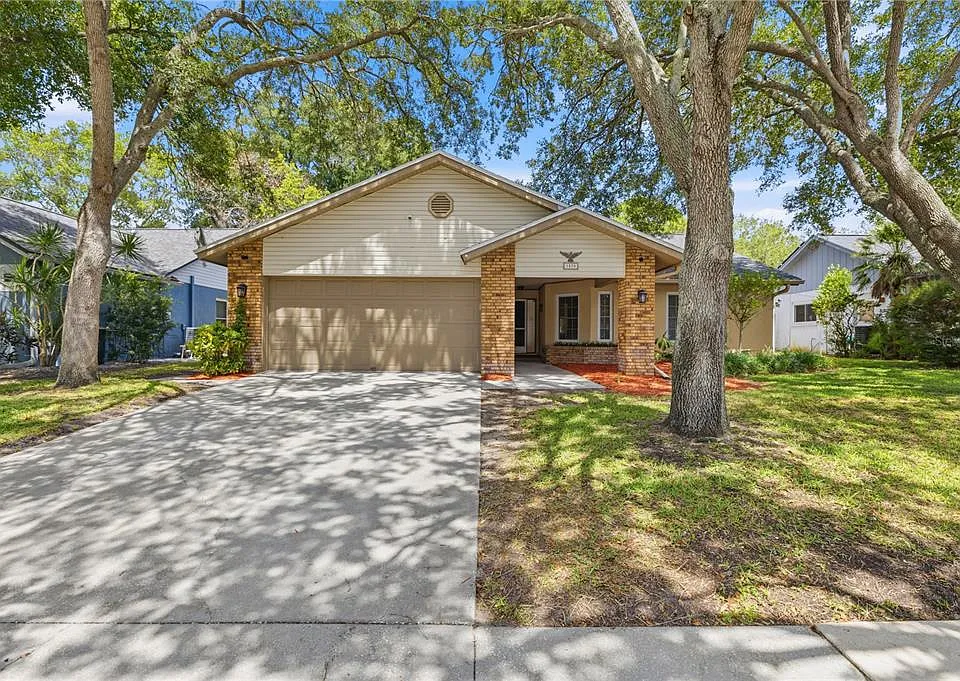 1570 Club Dr