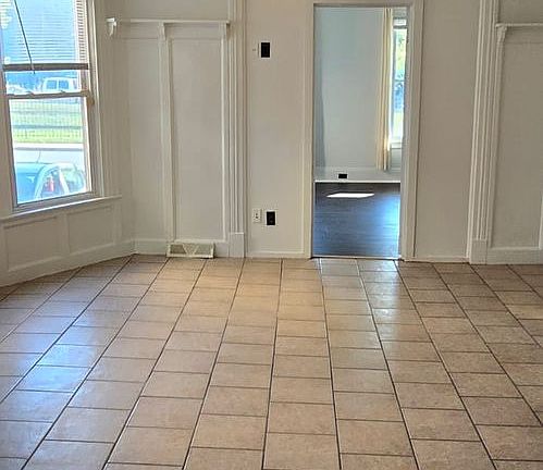 5th image of 623-625 Nott St #1