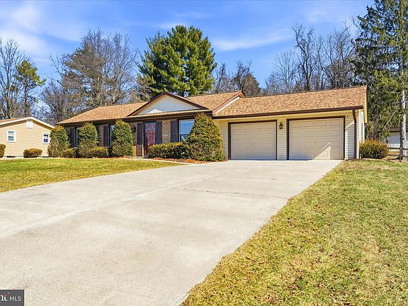 2nd image of 7625 Mountain Laurel Rd