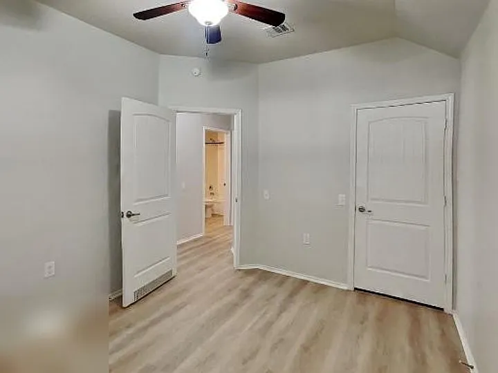 5833 Zachary Scott St — Photo 17