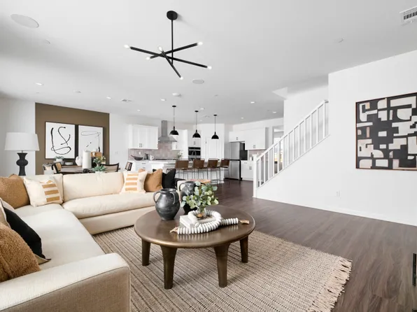 4222 Empressa Cir, Lake Elsinore, CA 92530