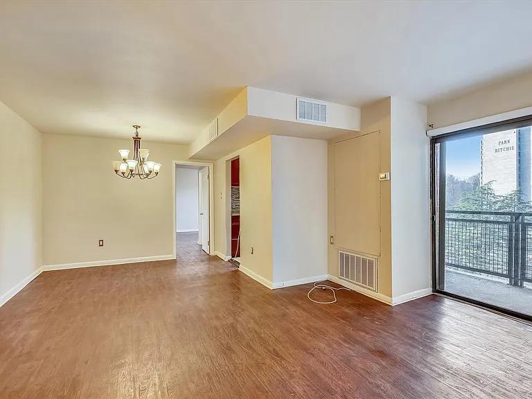 7611 Maple Ave #501 — Photo 10