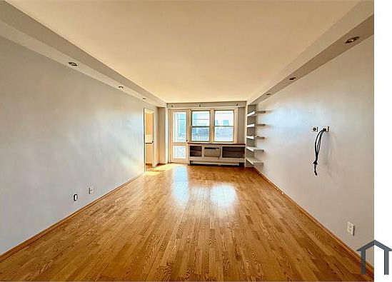 3rd image of 444 Bedford St APT 4R