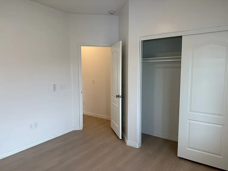 1682 E Fontana Dr — Photo 16