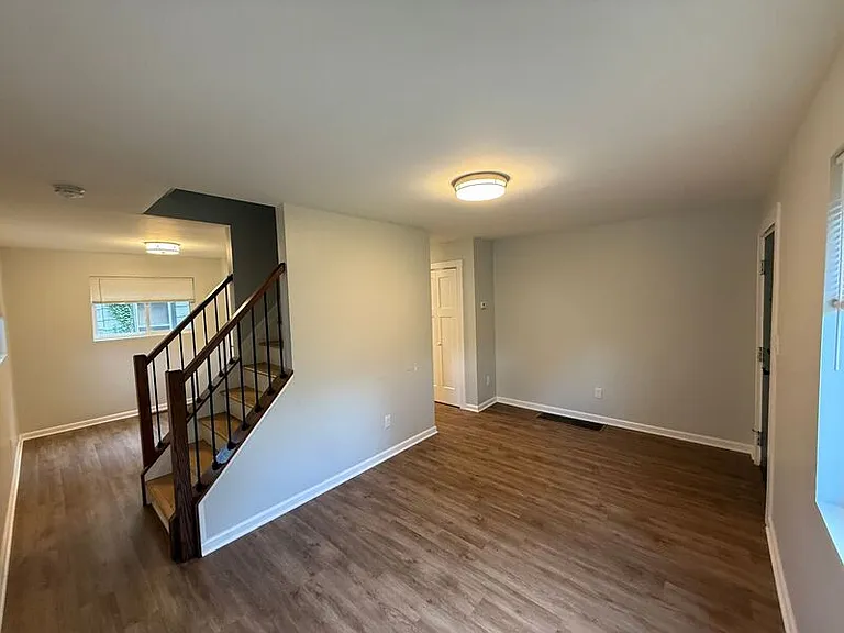 5425 Stewart Ave #4 — Photo 4