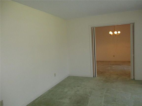 3rd image of 4005 Mayflower Blvd