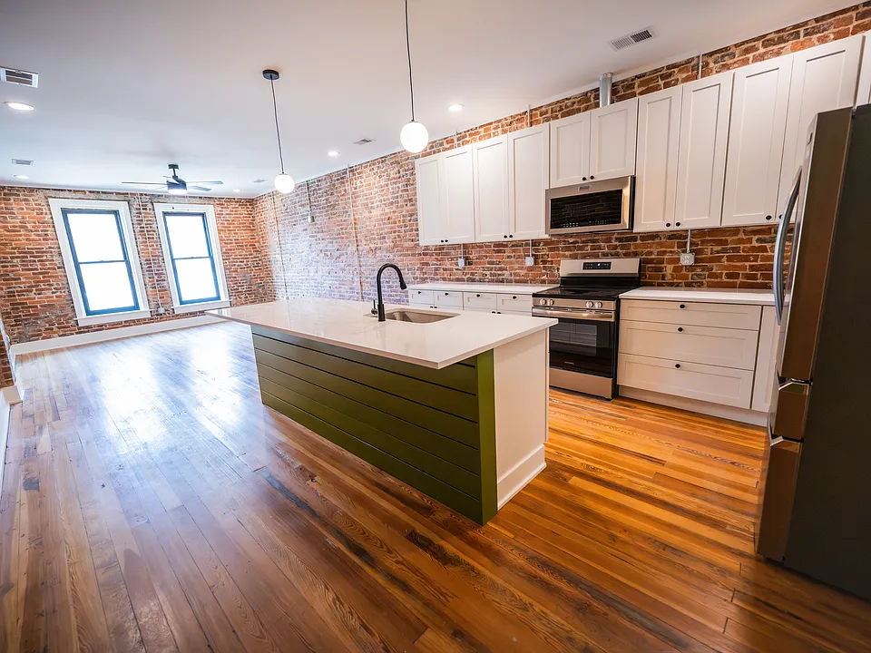 172 S Main St