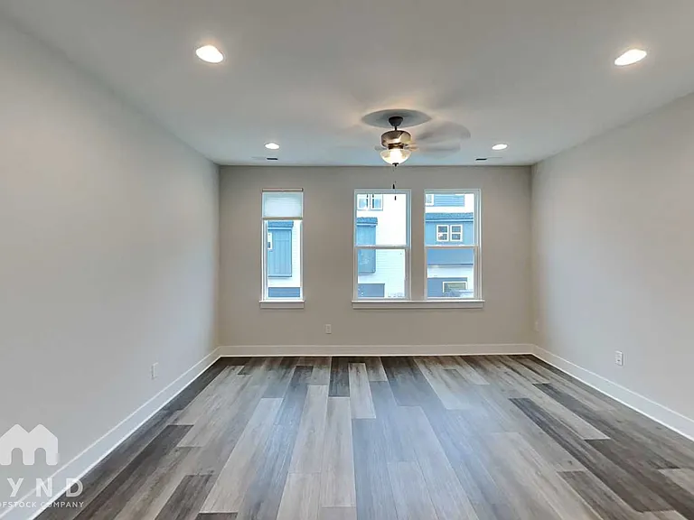 586 W End Dr — Photo 10