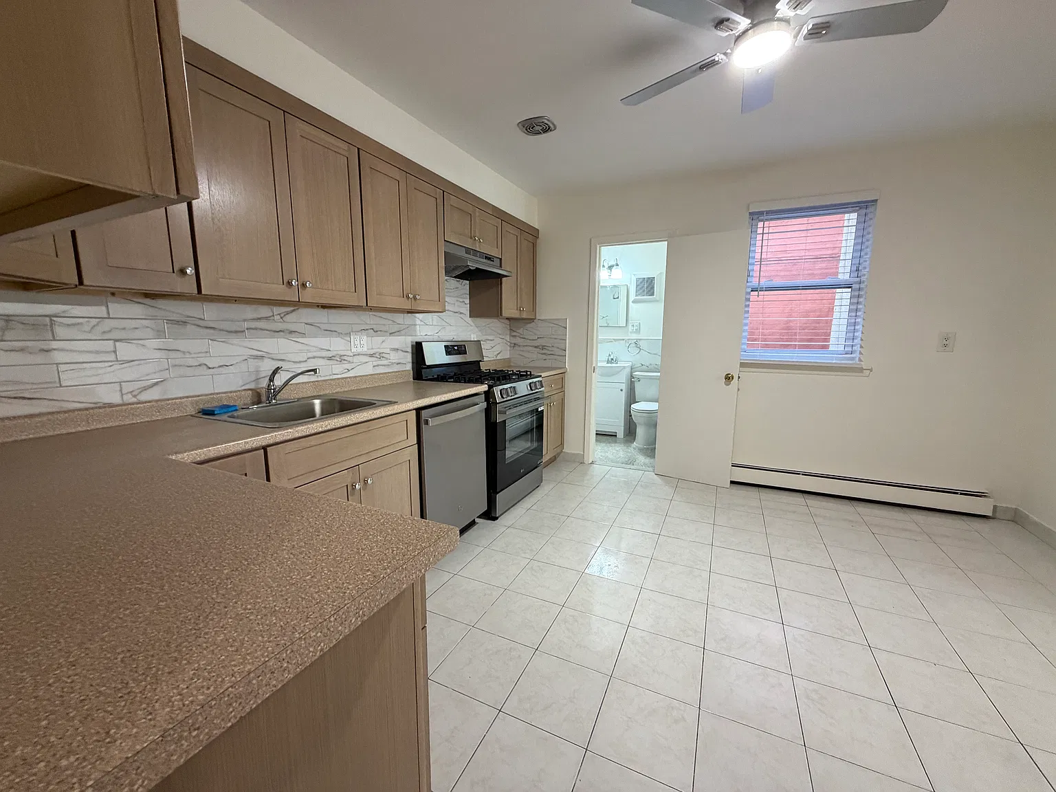 2 bed, 1200 sqft, $2,500 — Photo 4