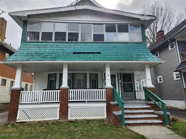913-915 Helmsdale Rd, Cleveland, OH 44112
