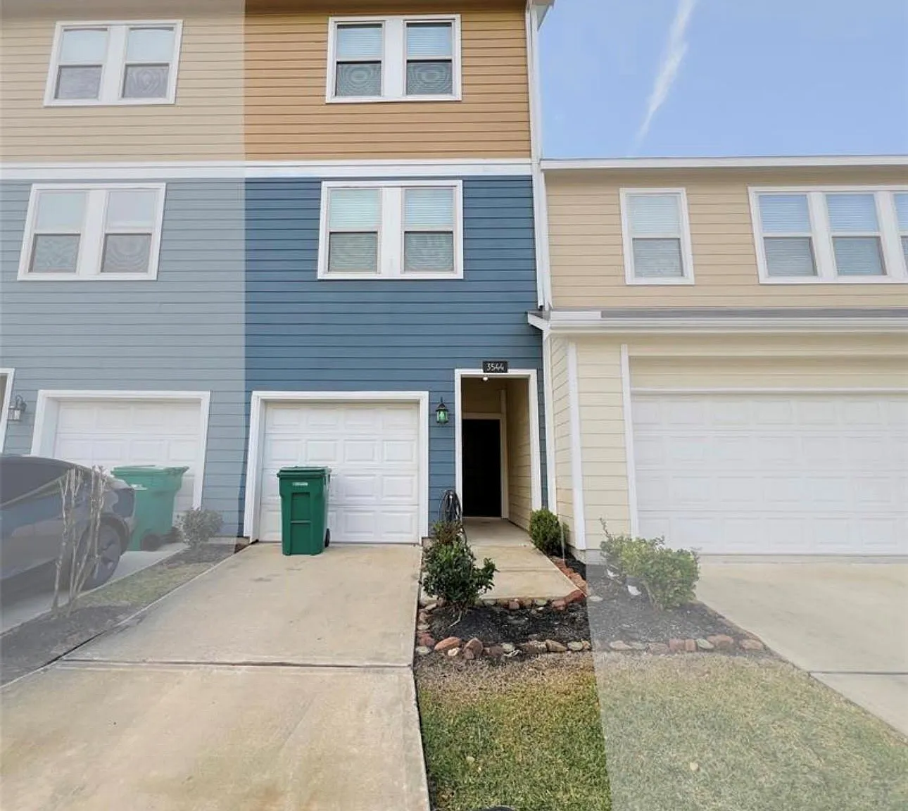 2 bed, 2.5 bath, 1818 sqft, $2,100 — Photo 2
