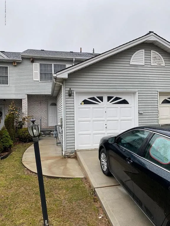 29 Slayton Ave photo 1