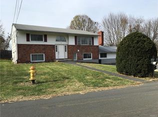 24 Oxford Rd, New Windsor, NY 12553