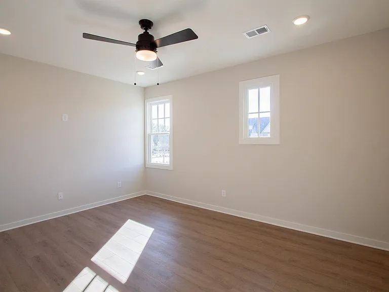 1188 Windsor Dr — Photo 9