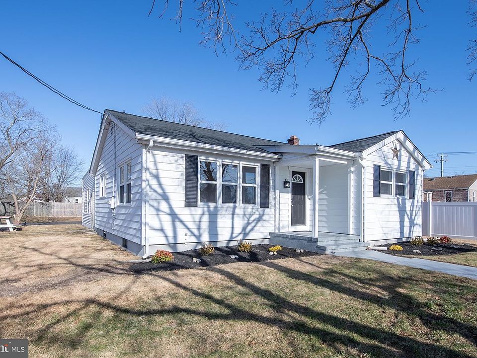 1st image of 104 Coari Ave