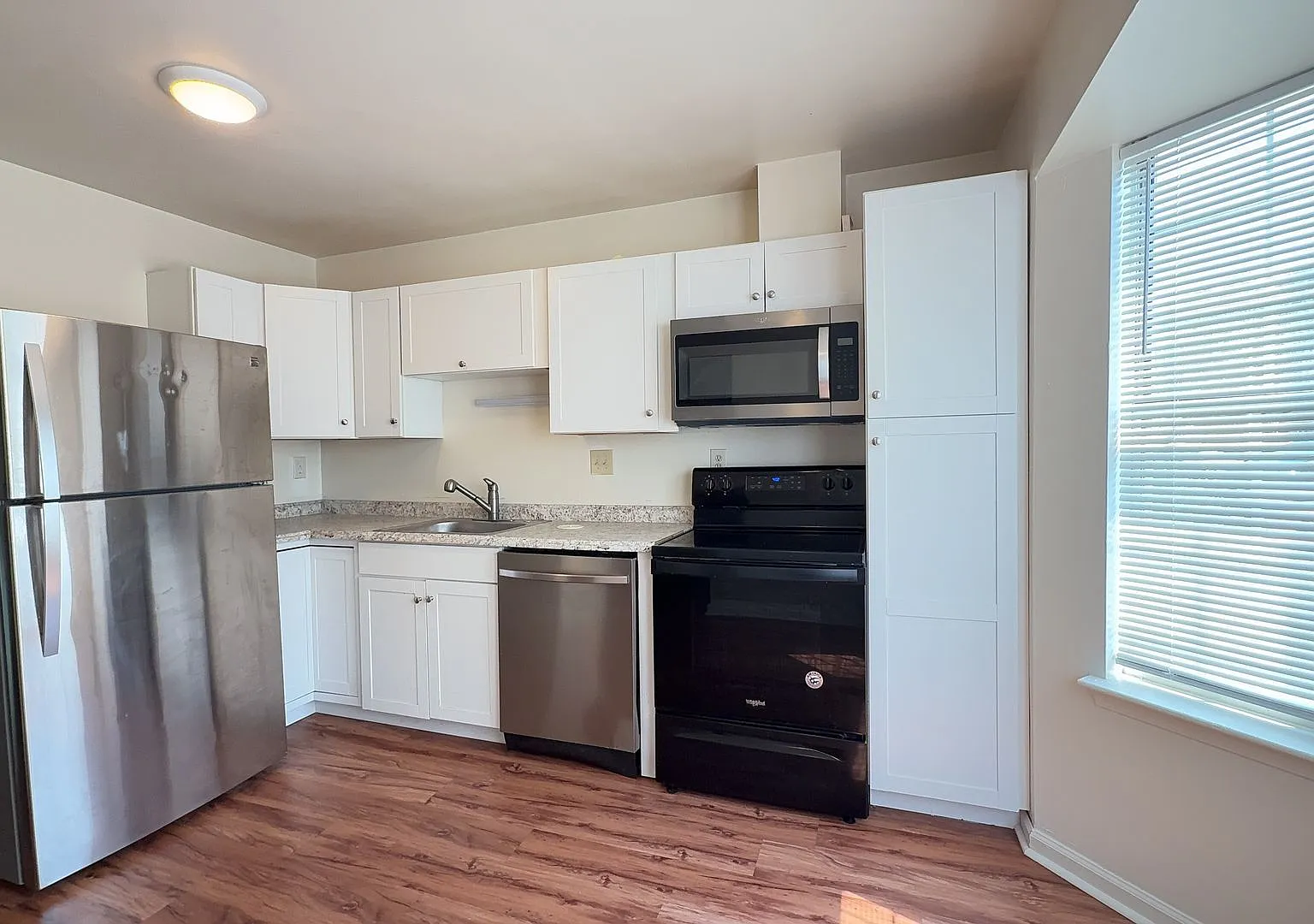 Beautiful 3 Bedroom Home in Virginia Beach with Updated Kitchen! — Photo 2