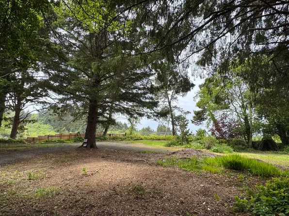 735 SE Indian Trail Ave, Depoe Bay, OR 97341