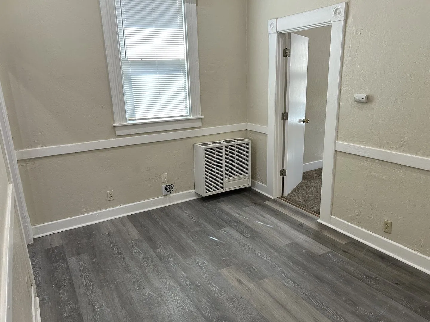 Lovely 1 Bedroom 1 Bath Apartment — Photo 3