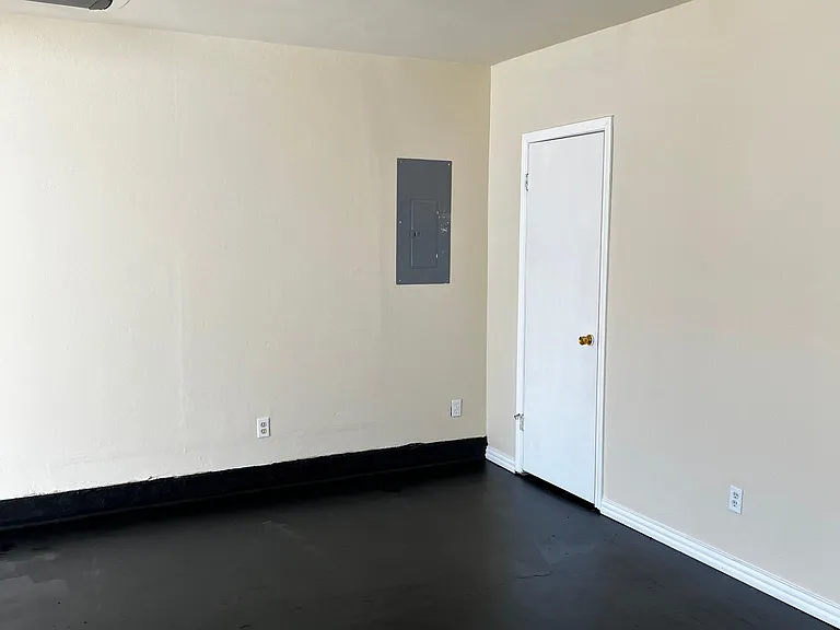 502 Worcester Way — Photo 2