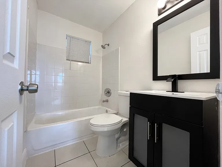 1610 N 25th St #10 — Photo 6
