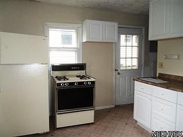 5th image of 212 W 38th St