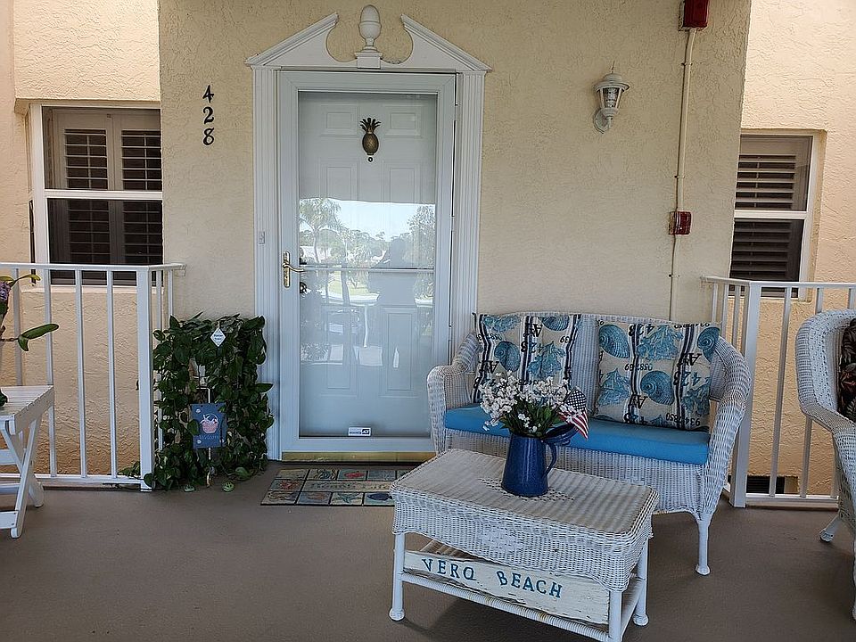 1st image of 428 Grove Isle Cir