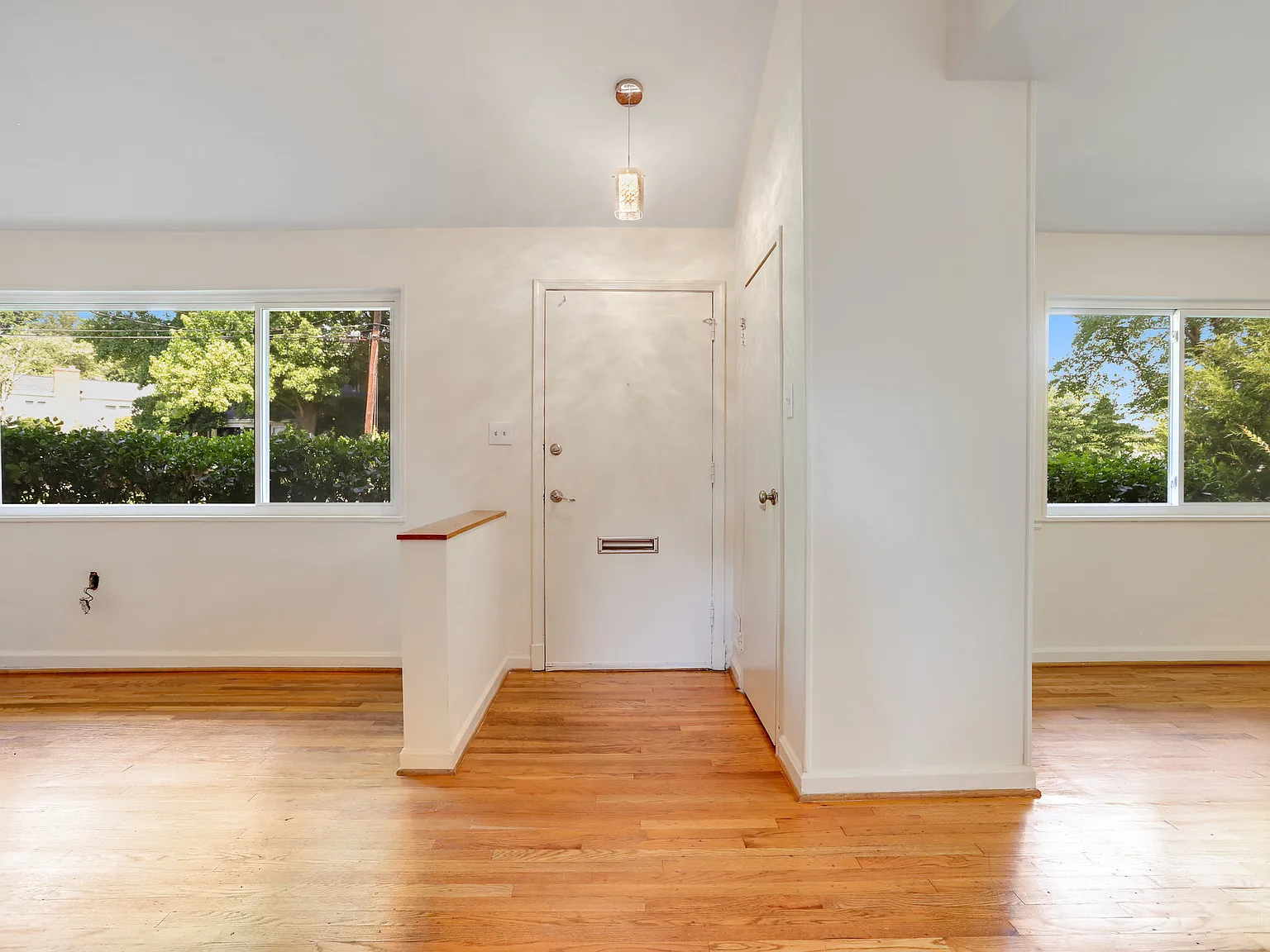 4 bed, 2400 sqft, $4,195 — Photo 3