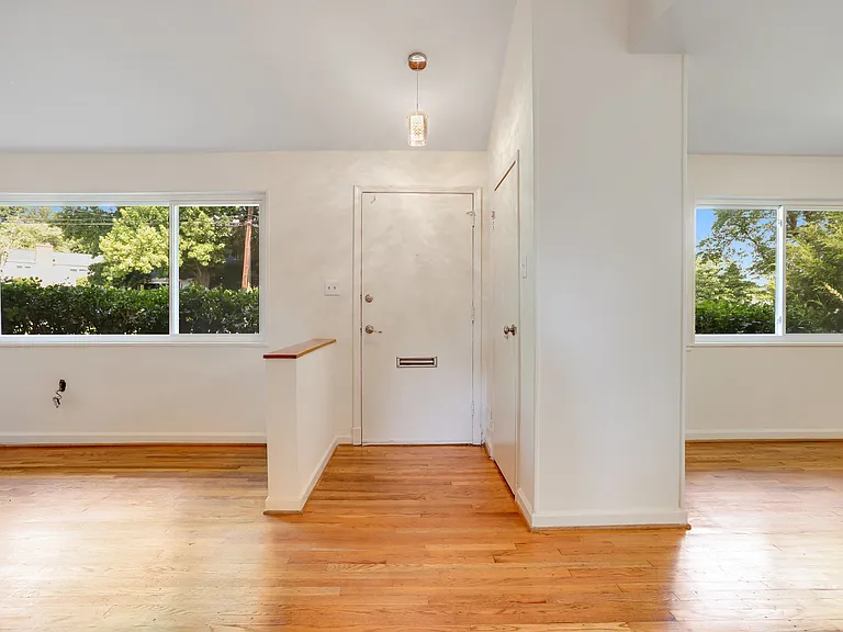 4516 Gretna St — Photo 3