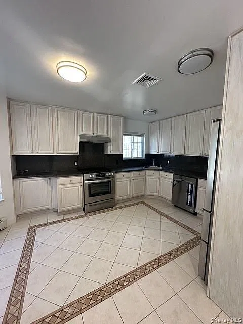 3 bed, 2.5 bath, 2800 sqft, $5,300 — Photo 4