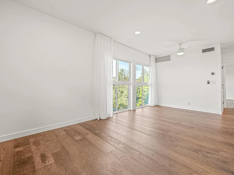 305 Strand St #B — Photo 5