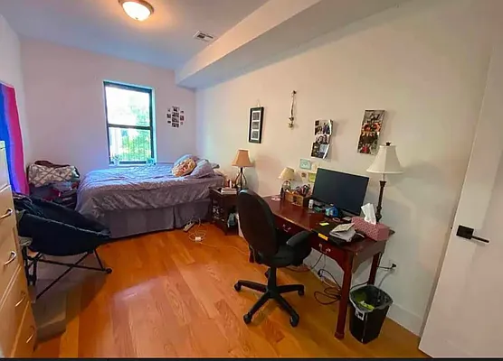 Bedroom, photo 1