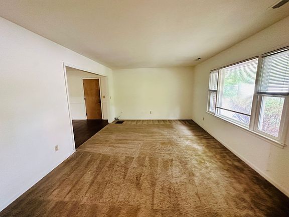 3rd image of 604 Kelsey Ln