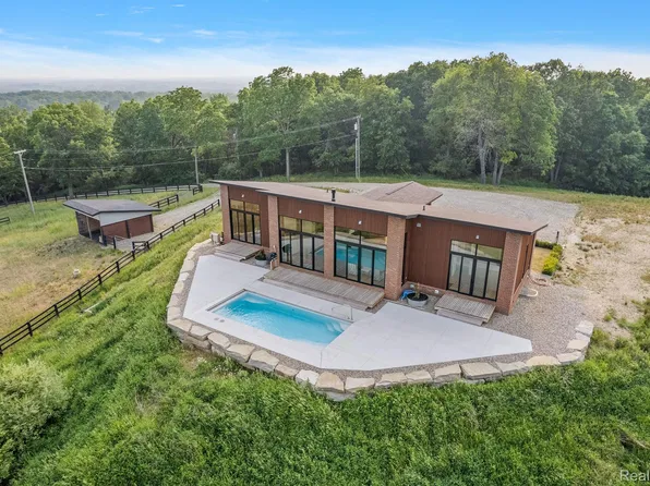 1902 W DAVISON LAKE Road, Metamora Township, MI 48371