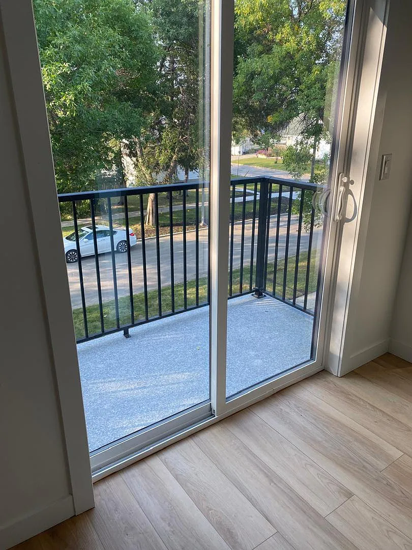A Rosemount Ave — Photo 4