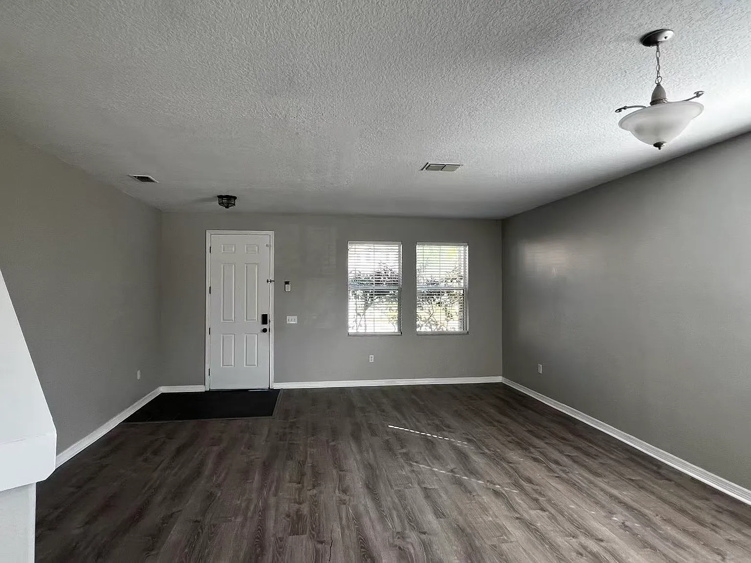 4 bed, 2.5 bath, 2838 sqft, $2,600 — Photo 2