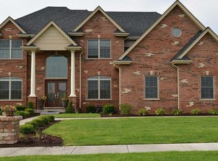 4624 Chinaberry Ln, Naperville, IL 60564