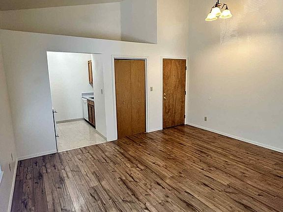 3rd image of 606 W Hays St #A