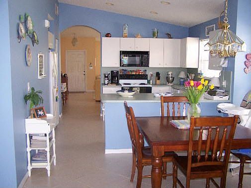 Open Kitchen & Eating Area