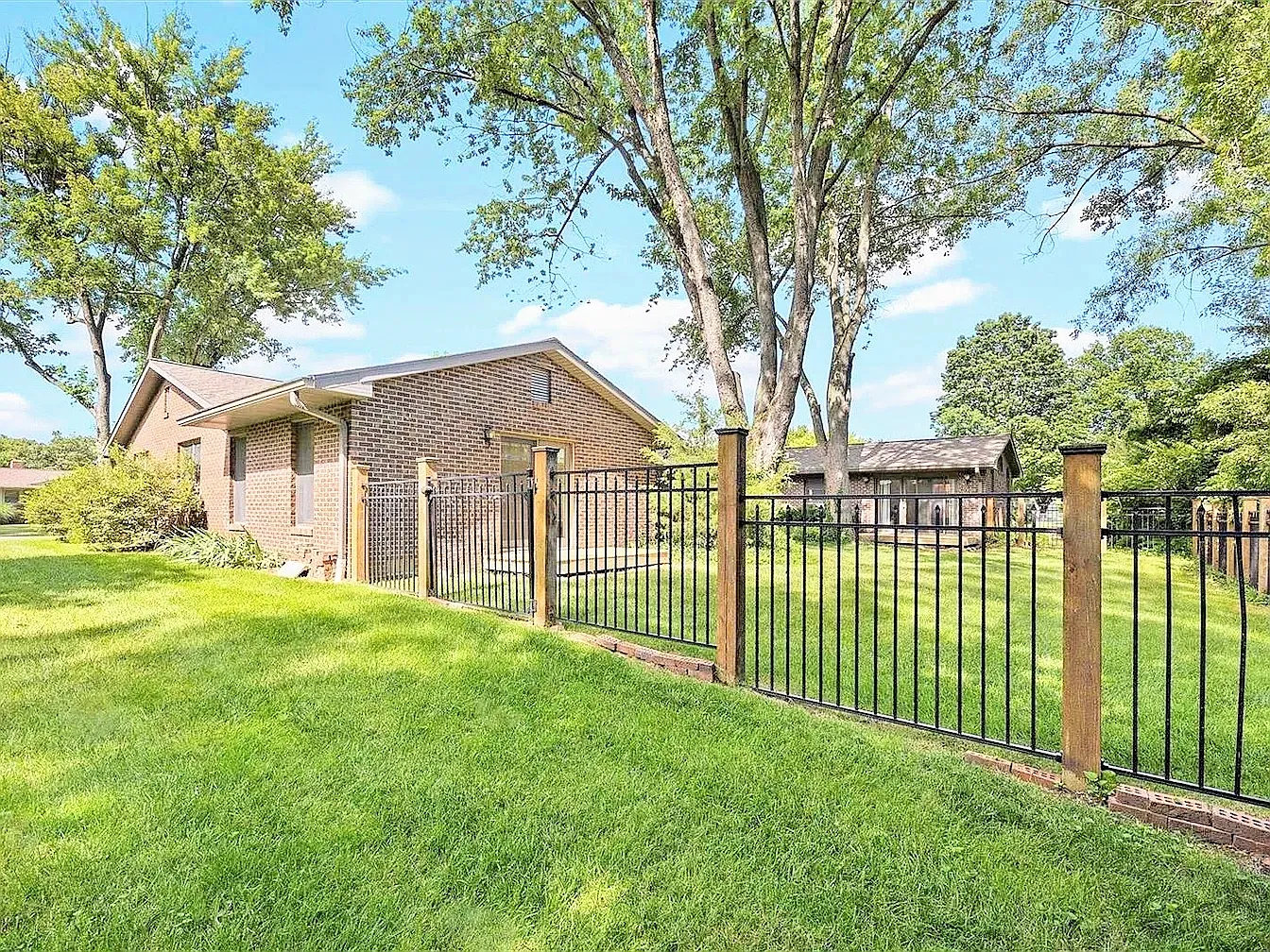 4 bed, 2820 sqft, $2,695 — Photo 3