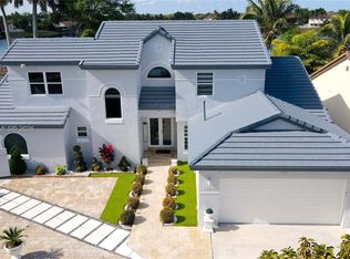 Lakes On The Green - Sec, Hialeah, FL 33018