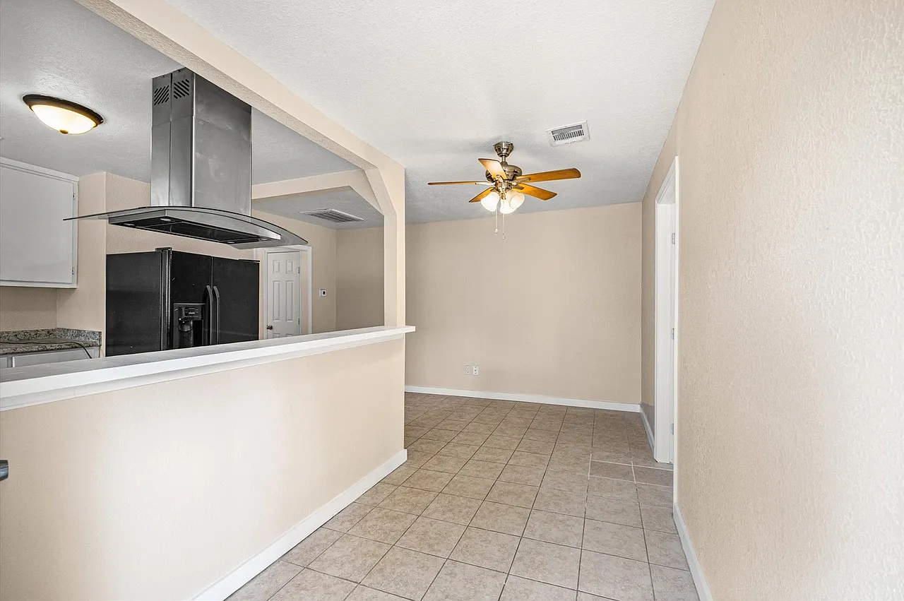 2 bed, 770 sqft, $1,200 — Photo 2