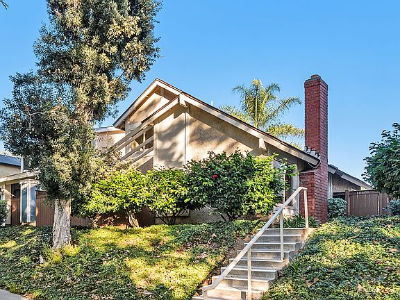 2nd image of 10606 Esmeraldas Dr