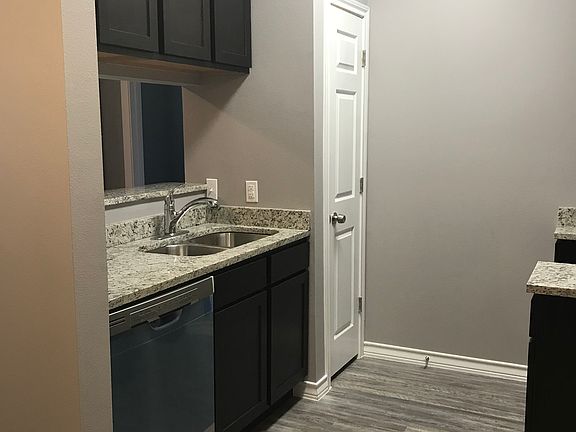 4th image of 1012-1014 E Ware Blvd #103