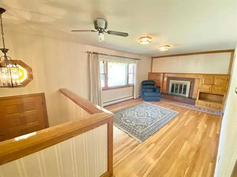 8 Greenwood Ave — Photo 2